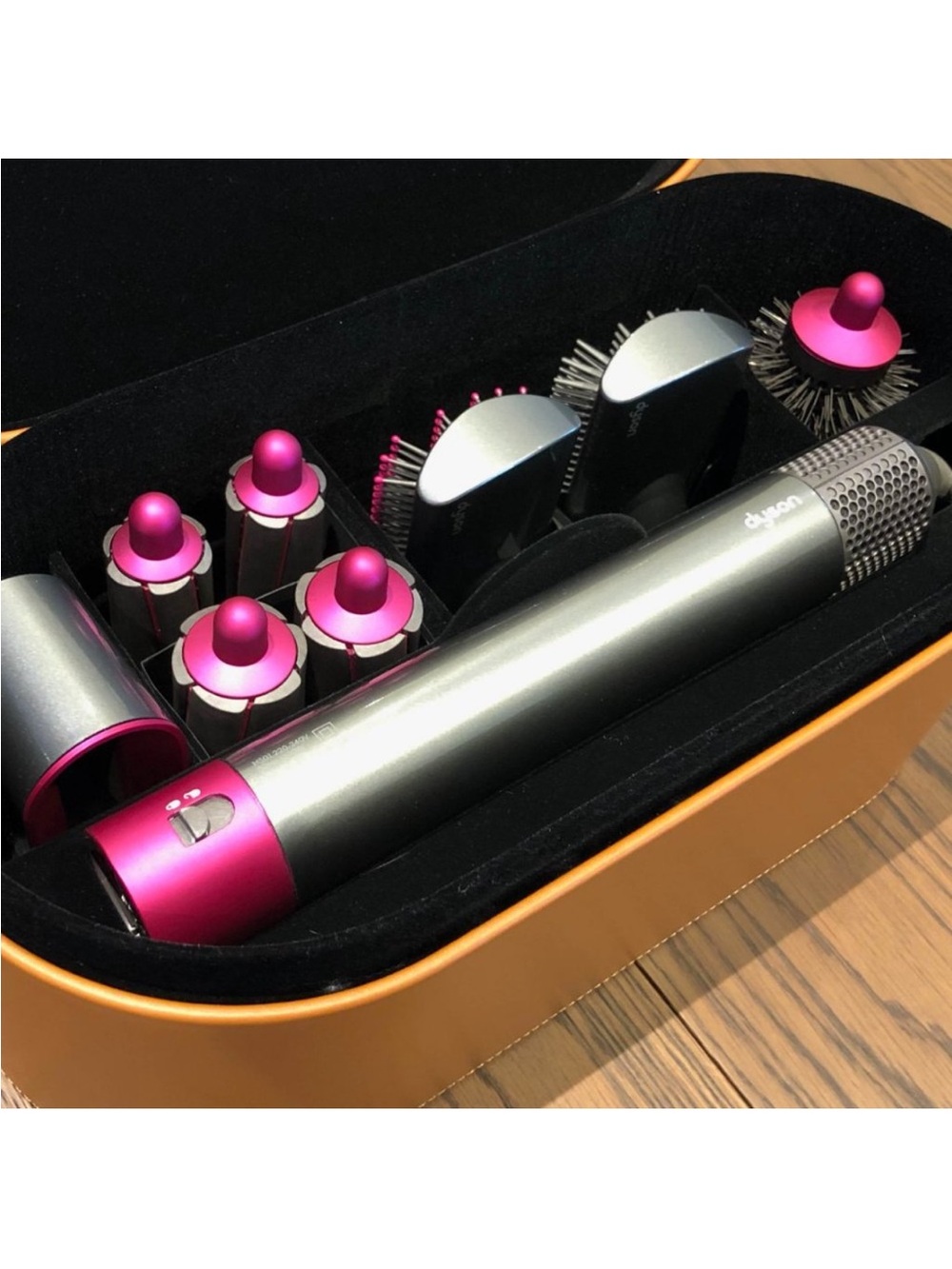 Dyson Leather Organizer/Travel Case - Picture 13 of 13